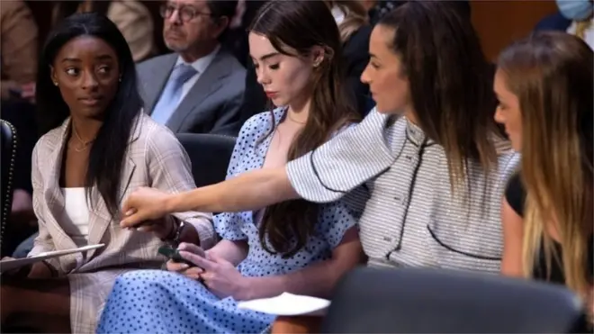 지난 15일 미 상원에서 증언한 올림픽 체조선수 시몬 바일즈, 맥카일라 마로니, 앨리 레이즈먼, 매기 니콜스