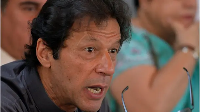 پوليسو ته لارښوونه شوې چې عمران خان د اکتوبر پر ٢٦ نېټې د کميسيون پر وړاندې حاضر کړي