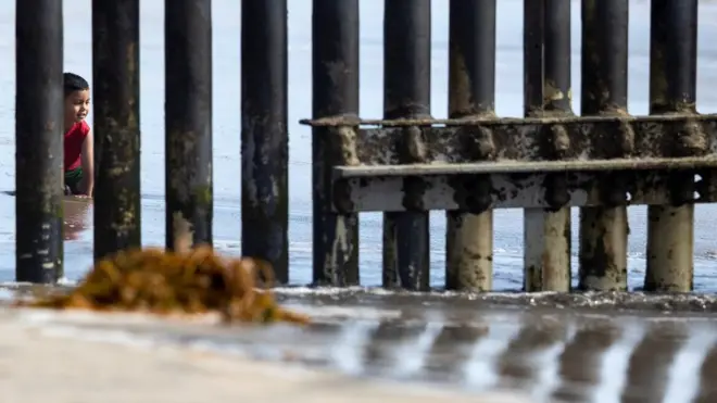 Manni Murtii Ameerikaa ijaarsa dallaa daangaaf murteesse