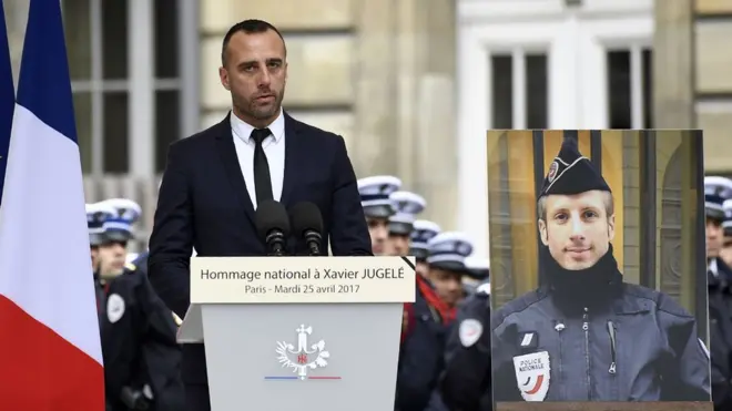 Гибель полицейского и речь его партнера на траурной церемонии вызвали во Франции большой резонанс