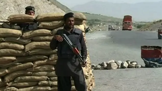 سرکاری ذرائع کے مطابق سکیورٹی فورسز کی کاروائی میں عسکریت پسندوں کے زیر استعمال چار ٹھکانوں کو بھی تباہ کیا گیا ہے