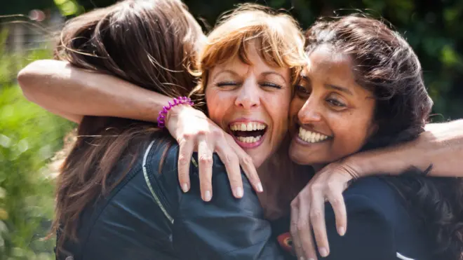 فيسبوك يعيد الحياة لصداقات الطفولة