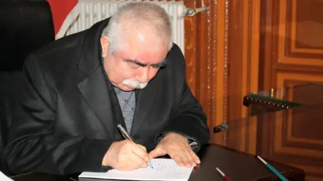 ژنرال دوستم بعد از سه ماه به دفتر کارش بازگشت