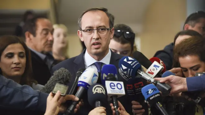 Авдулах Хоти дугогодишњи је члан странке коју је основао Ибрахим Ругова, политички лидер косовских Албанаца током деведесетих година 20. века