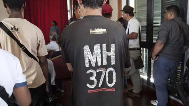 Родственники жертв продолжают надеяться на то, что самолет найдут