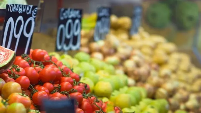 إذا تحول جميع البشر إلى نباتيين بحلول عام 2050، سنشهد انخفاضاً عالمياً في نسبة الوفيات يتراوح بين ستة إلى عشرة في المئة بفضل تراجع أمراض مثل القلب، والسكري، وبعض أنواع السرطان