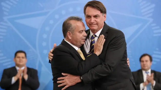 Retratogol bet 2Rogério Marinho e Jair Bolsonaro abraçadosgol bet 2cerimônia no Palácio do Planaltogol bet 22020