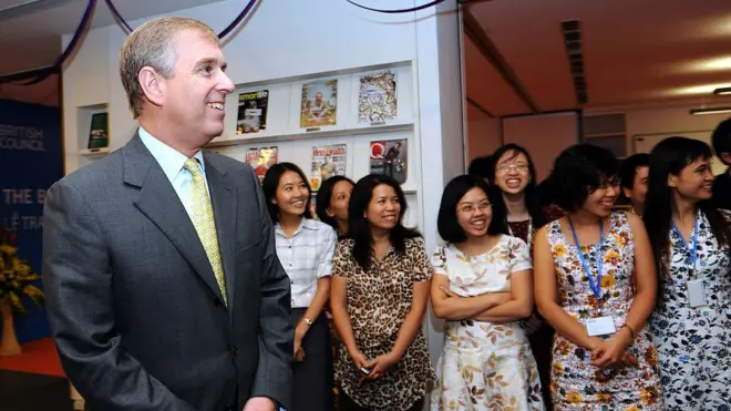 Hoàng tử Andrew thăm Hội đồng Anh ở Hà Nội hồi tháng 10/2009. Sang năm 2011, ông phải rút khỏi chức đại diện thương mại cao cấp cho Anh Quốc.