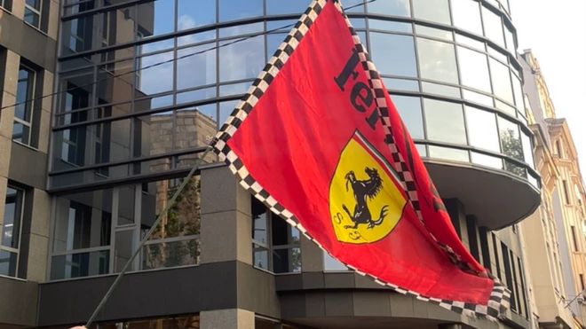 Ferari zastava na skupu „Srbija protiv nasilja"