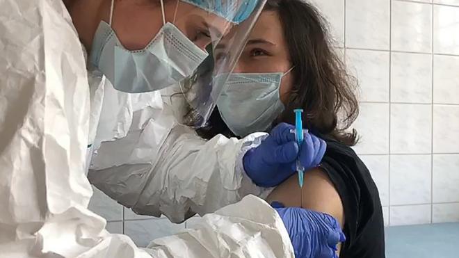 包括在俄羅斯在內的志願者正在全世界範圍內參加疫苗試驗。