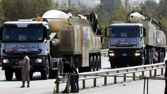 Horamşehr füzesi ilk olarak Cuma günkü askeri törende kamuoyuna gösterilmişti
