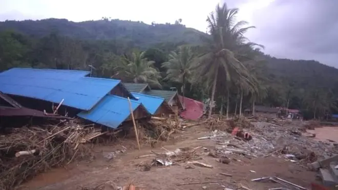 Permukiman Dayak Meratus yang rusak diterjang banjir bandang.