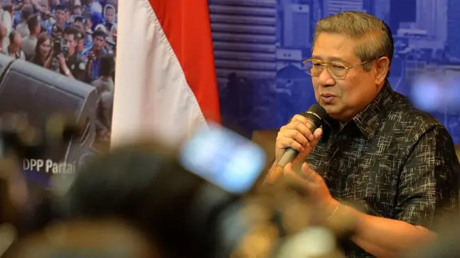 Yudhoyono, yang anaknya ikut bertarung di pilkada Jakarta, menulis di Facebook soal seruan memilih pemimpin 'ideal untuk Jakarta'.