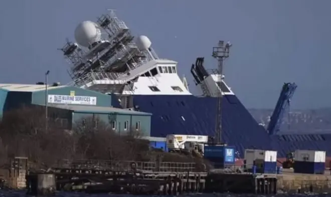 ఒరిగిన నౌక