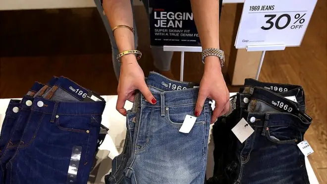 Los expertos calculan que el precio de los jeans también se vería afectado por una guerra comercial entre EE.UU. y China.