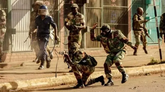 ሰራዊት ዚምባብወ ነቲ ናዕቢ ንምብታን ኣብ ከተማ ሃራረ ንሓለዋ ተዋፊሩ