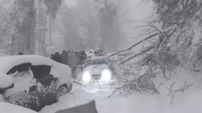 భారీ హిమపాతం