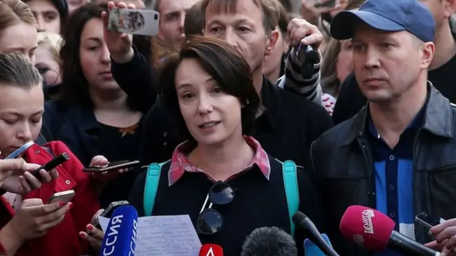 Чулпан Хаматова и Евгений Миронов пришли на акцию в поддержку "Гоголь-центра"