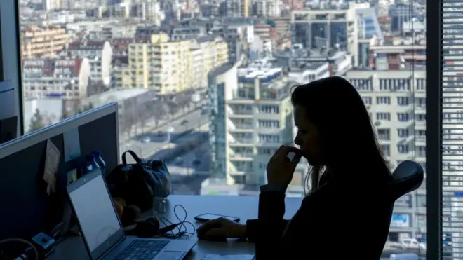 Like play like play some people don lose dia job.