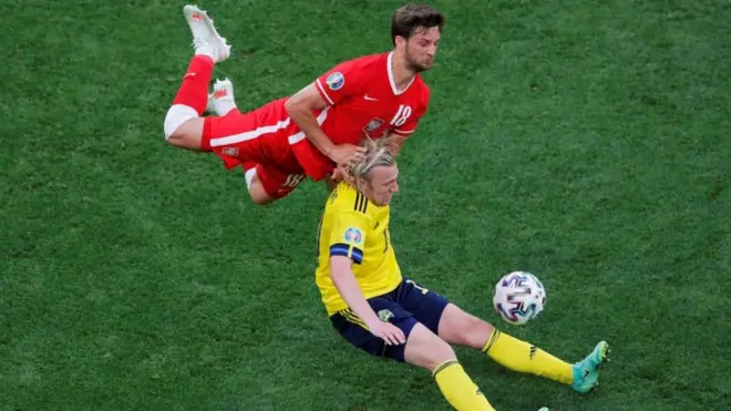 Шведи виграли у поляків і протягнули Україну до плей-офф Євро-2021