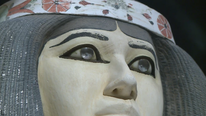 مجموعة صور للأمير رع حوتب أخو الملك خوفو صاحب الهرم الأكبر وزوجته الجميلة نفرت وتم العثور على هذا التمثال شمال هرم الملك سنفرو والد الملك خوفو