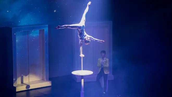 中國藝術家的雜技表演