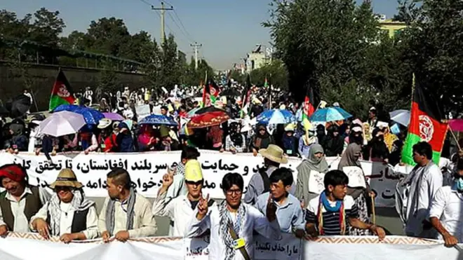 در نزدیک به یک سال گذشته، در افغانستان، گروهی اعتراضی زیر عنوان " جنبش روشنایی" به میان آمده است.