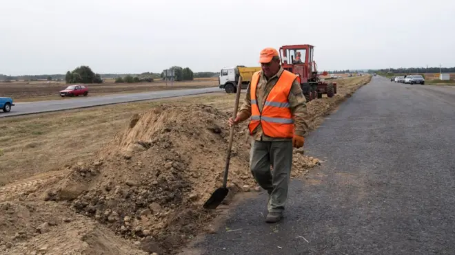 Фирмы, связанные с депутатом, обвиняются в махинациях с ремонтом дорог