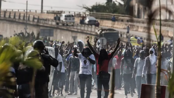 Le peuple gabonais ne mérite pas ça", a précisé Jean Ping faisant référence au vote pour le candidat Bongo dans la province du Haut-Ogooué