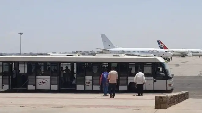 ናብ ሃገሮም ዝምለሱ ኢትዮጵያውያን ስደተኛታት ኣብ ማዕርፎ ነፈርቲ ከተማ ዓደን