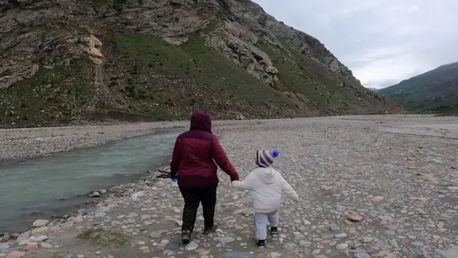 తల్లీ కొడుకులు