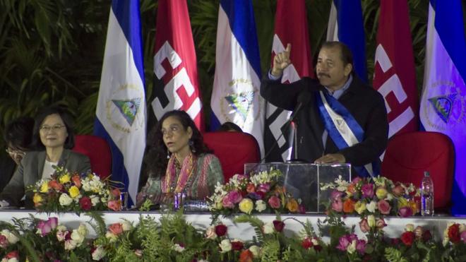中华民国台湾总统蔡英文出席了尼加拉瓜总统丹尼尔‧奥尔特加与罗萨里奥‧穆里略就任正副总统的宣誓就职仪式。