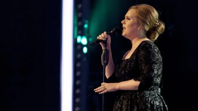 La cantante Adele en un concierto en 2010