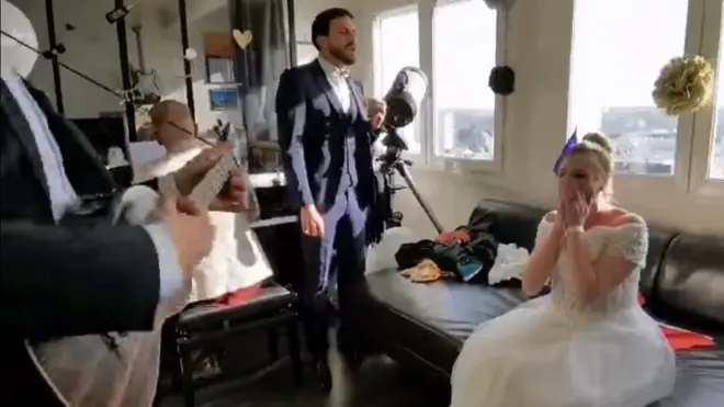 Pesma je prvo raznežila mladu, a zatim i mnoge koji su je poslušali