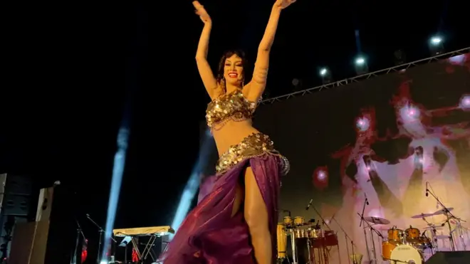 الراقصة آيمي سلطان تقوم بحملة لتسجيل "الرقص المصري" كتراث غير مادي لليونسكو وتتحدى التصورات السلبية لدى الكثير من الناس عنه