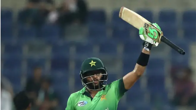 پاکستانی بیٹنگ کی خاص بات اپنا پہلا میچ کھیلنے والے امام الحق کی 124 گیندوں پر سنچری تھی۔