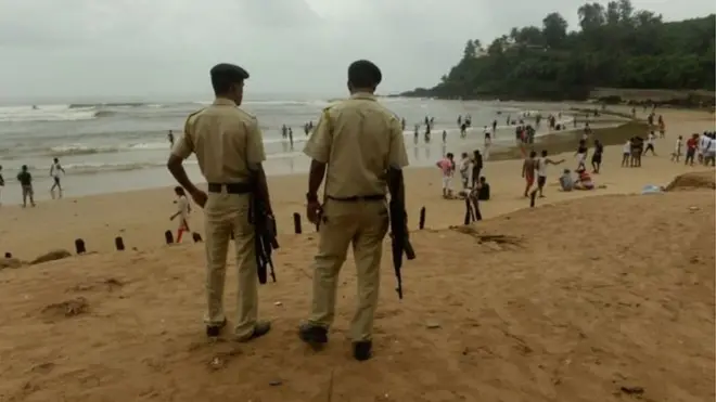 Израиль рекомендовал гражданам избегать людных мест, в том числе вечеринок на пляжах, торговых центров и популярных туристических мест