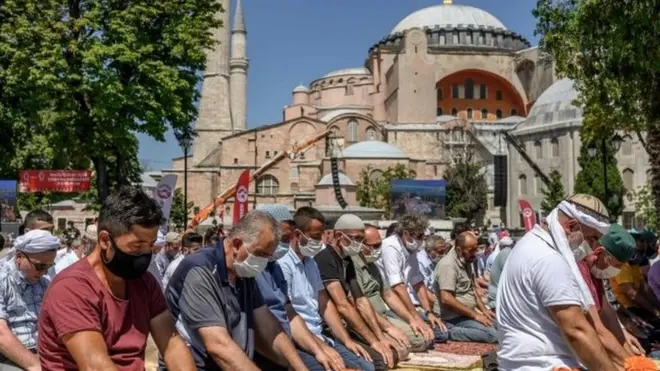 Salat Jumat pertama di Hagia Sophia dalam 86 tahun.