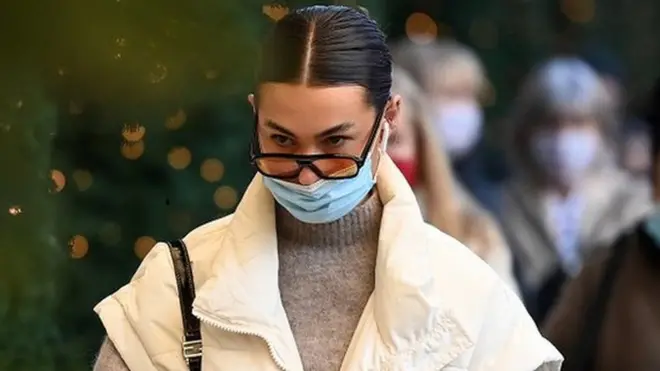 लंदन में एक महिला