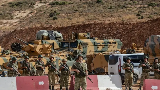 Türkiye-Suriye sınırındaki Türk zırhlıları