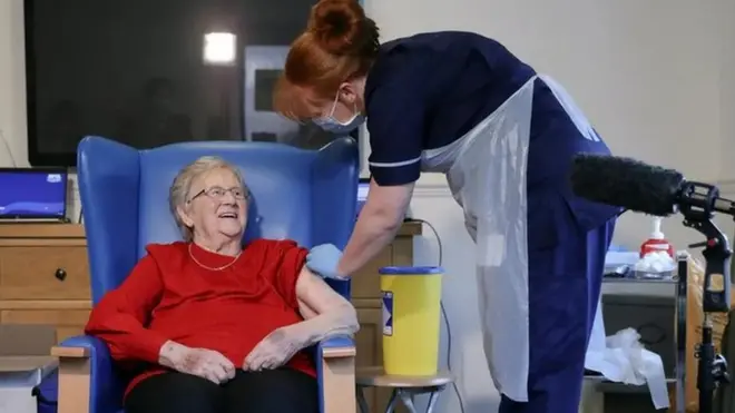 يتوقع العلماء أن يقل عدد حالات الإصابة المؤكدة بفيروس كورونا في دور الرعاية كلما زاد عدد الأشخاص الذين يتلقون اللقاح