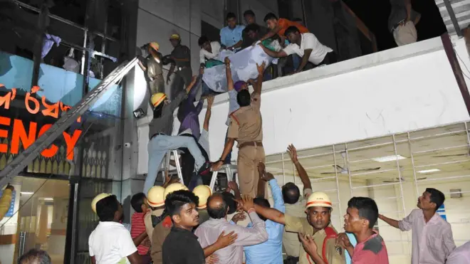 На момент начала пожара в больнице находилось более 500 пациентов