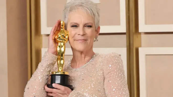 Jamie Lee Curtis ganó su primer Oscar este domingo.