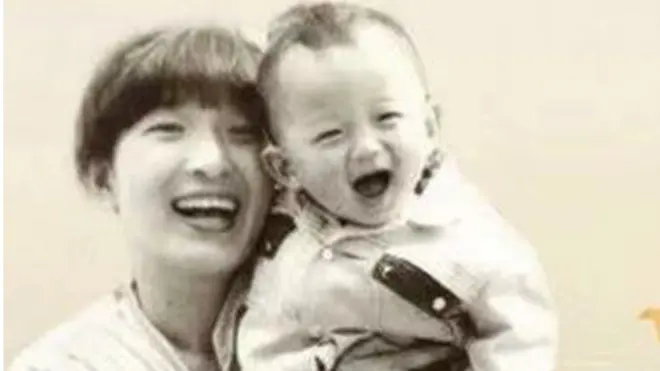 Li Jingzhi dan putranya Mao Yin (Jia Jia).