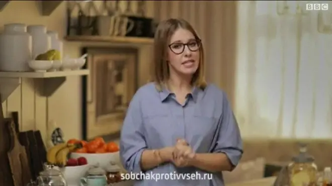 أعلنت المذيعة التلفزيونية كسينيا سوبتشاك التي يطلق عليها لقب "باريس هيلتون روسيا" عن قرارها الترشح للانتخابات الرئاسية لعام 2018.