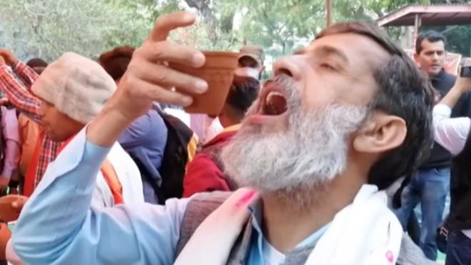 喝牛尿的印度教教徒