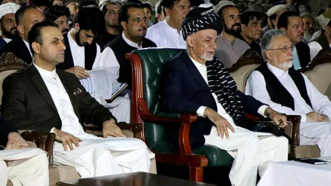 زلمی رسول او شیدا ابدالي د محمد اشرف غني په ګټه له خپلې نوماندۍ تېر شوي دي