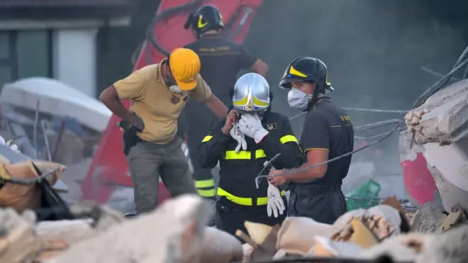 Enkaz altında kalanlar için umutlar azalıyor