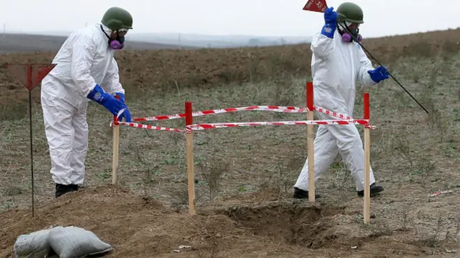 Landmine Monitor Report nəşrinə görə, Qarabağda minalanmış ərazilərin ümumi sahəsi 350 kv km-dən 830 kv km-dək ola bilər