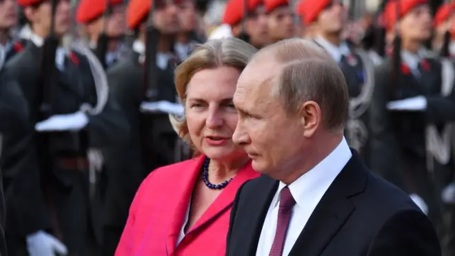 Карин Кнайсль пригласила Путину на свадьбу - он неожиданно согласился